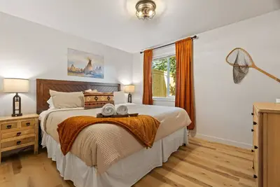 Image de Charming Apt Near Glacier with Pickleball Court