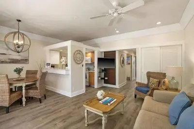 Image de New! Bright, Coastal Retreat Plus Athletic Club