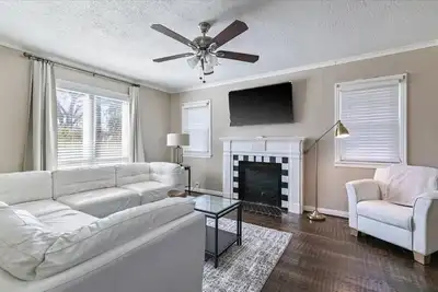 Image de Stylish & Modern Private Getaway in Richardson!