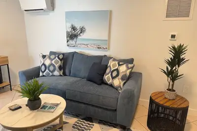 Image de Low Rates for longer stays! Perfect Location! \nSteps to Beach! /Heated pool!