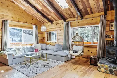 Image de Relaxing Swiss Chalet-Style Cabin