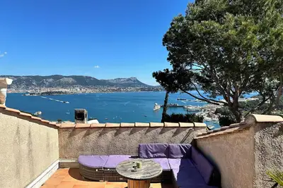 Image de Haut de villa, vue mer. \n5 min des plages \nNavette maritime\nAnimaux admis\nNon Pmr