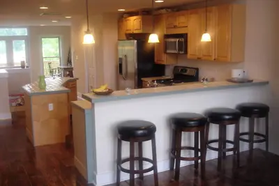Image de Three-bedroom home with four decks overlooking the Chesapeake Bay