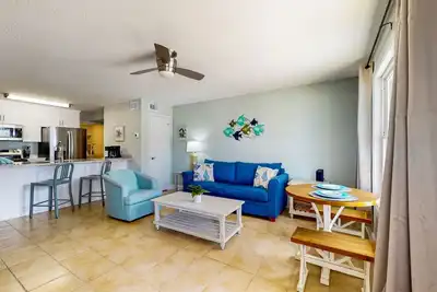 Image de Spacious Condo with full kitchen, shared pool and beach access