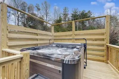 Image de Peaceful Home with Waterfall Views, Full Kitchen, Gas Fireplace, And Wifi
