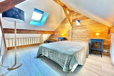 Image de appartement spacieux et indépendant de 140 m²\nparking et navette station à 100 m