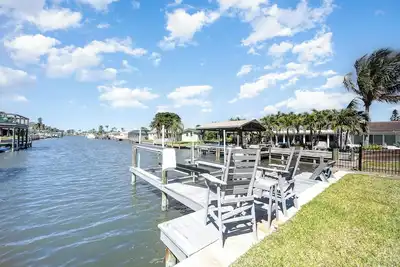 Image de Waterfront Gem \\ Stunning Sunsets & Wildlife Views \\ Boat Dock \\Mins to Beach