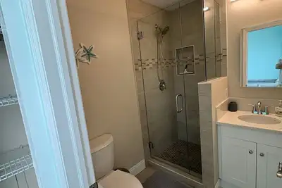 Image de Charming, recently renovated 2-bedroom condo with Ac, WiFi in fabulous Venice