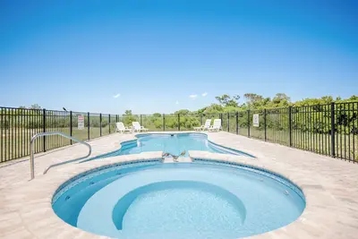 Image de Lily's Pad: Coastal Cottage with Pool, Spa