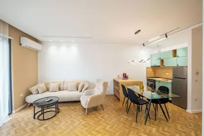 Image de Tirent Apartment-Modern 1-Bedroom Stay Near Liqeni i Thatë
