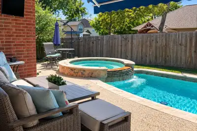 Image de House of blue! Beautiful pool, near Iah airport