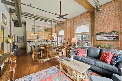 Image de Story Block Loft 2bedroom/2bath Prime Location!