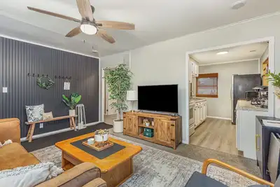 Image de Renovated 2 Br Oasis in Jeffersonville - 10 Mins to Louisville - with Yard