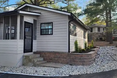 Image de Peaceful Pines Cottage at Fish & Fiddle Family Resort & Extended Stay