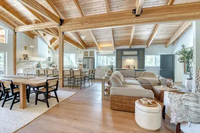 Image de Luxury 4-Bedroom Retreat with Sauna and Hot Tub in Marvelous McCall!