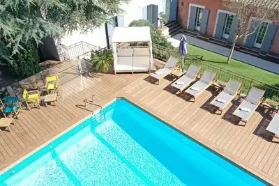 Image de Grand T3 jardin piscine chauffée parking proche du port