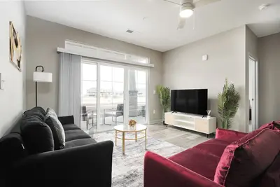 Image de Luxe Escape Near Dt Indy