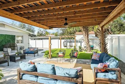 Image de Near Rj Stadium | Xxl Pergola | Outdoor Tv Daybed