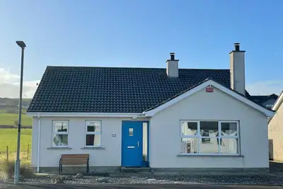 Image de Cosy coastal bungalow in Portballintrae. Five minute drive to portrush.