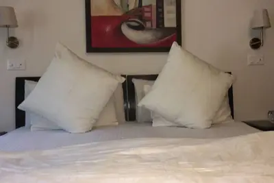 Image de Premium 3-bedroom apartment with Air purifiers, Ac, WiFi in Green Park Delhi