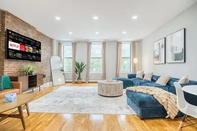 Image de Sprawling 2br w King Bed, fast WiFi, 20 minutes to Times Square!