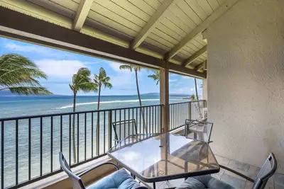Image de Sale! Lauloa 410 - Top Floor, Direct Ocean Front, Stunning Renovation, Split Ac