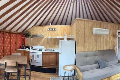 Image de Yurt - Camping Yurt with Kitchen