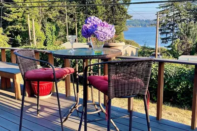 Image de Bungalow by the Bay-30-day minimum