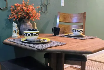 Image de The Glo Getaway - 1br • 2 mi to Sdc - Pet Friendly, GlowRides Discount