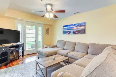 Image de Fish, Relax & Repeat: Palmetto Unit w/ Patio!