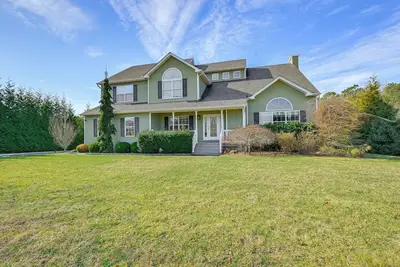 Image de Private Pool & Deck: Luxe Home in East Moriches