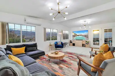 Image de 6 Mi to Joshua Tree: Home w/ Outdoor Oasis & View!