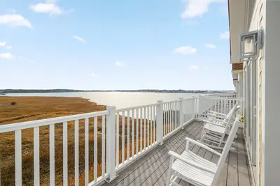 Image de Bayfront Coastal Paradise with Pool