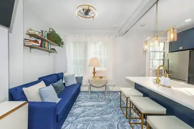 Image de Renovated 2br w/ Office – Quick Path Ride to Manhattan