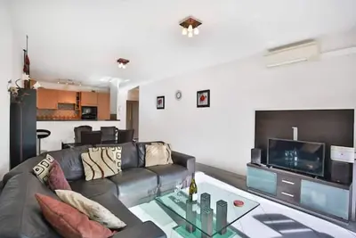 Image de Luxe 4th Floor Apt/Balcony/Parking/by Marina+Shops