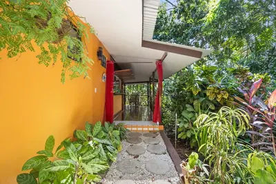 Image de Ocean View Tropical Villa Steps from the Beach