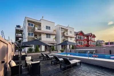 Image de Haven 1: Stylish 2br with premium finishes, custom décor & stunning views.