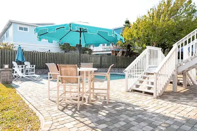 Image de Pool - Walk to beach - 3 bed 3 bath - Game room