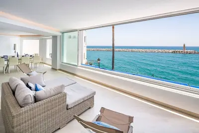 Image de Spectacular Puerto Banus Modern 5 Bed Apartment