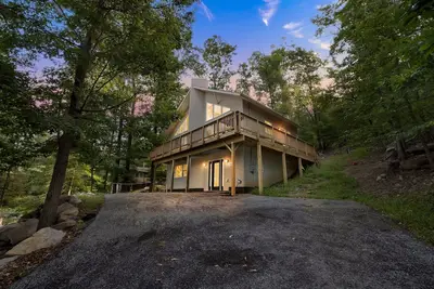 Image de Mountain Chic Retreat-Harpers Ferry, the At, Wine country w/ Lake Beach passes!