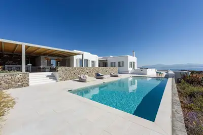 Image de Maison spectaculaire pour 14 personnes avec de belles vues sur la mer près de Golden Beach