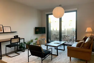Image de Modern Luxe 1br Apt with Gym, Pool, and Parking