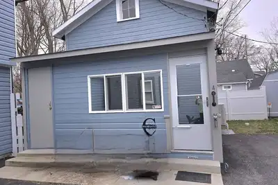 Image de \"Rustic Getaway – A Charming & Cozy Cottage for Two or Four! \"