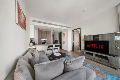 Image de Elegant 1 Bd with Scenic Marina Views