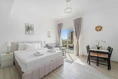 Image de Modernly Furnished Studio with Pool Views in Jvc