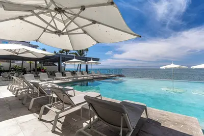 Spacious 4-bedroom beach front condo in new Bantay Resort