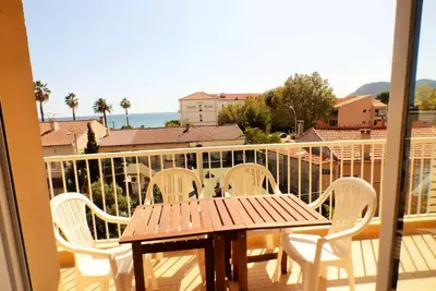Image de A  200 m de la plage, appartement 2 chambres avec terrasse vue mer! Parking privé