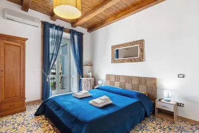 Image de Chambre 'Camera ''Malafemmena'' Con Balcone' avec Terrasse partagée, Wi-Fi et Climatisation