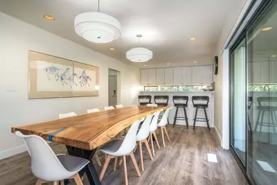 Image de Modern 3 Bed with 2 Living areas and game room! - Irm04
