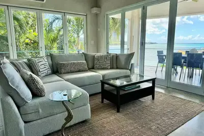 Seaglass Loft Beachfront \"Playa\" 3br/2ba